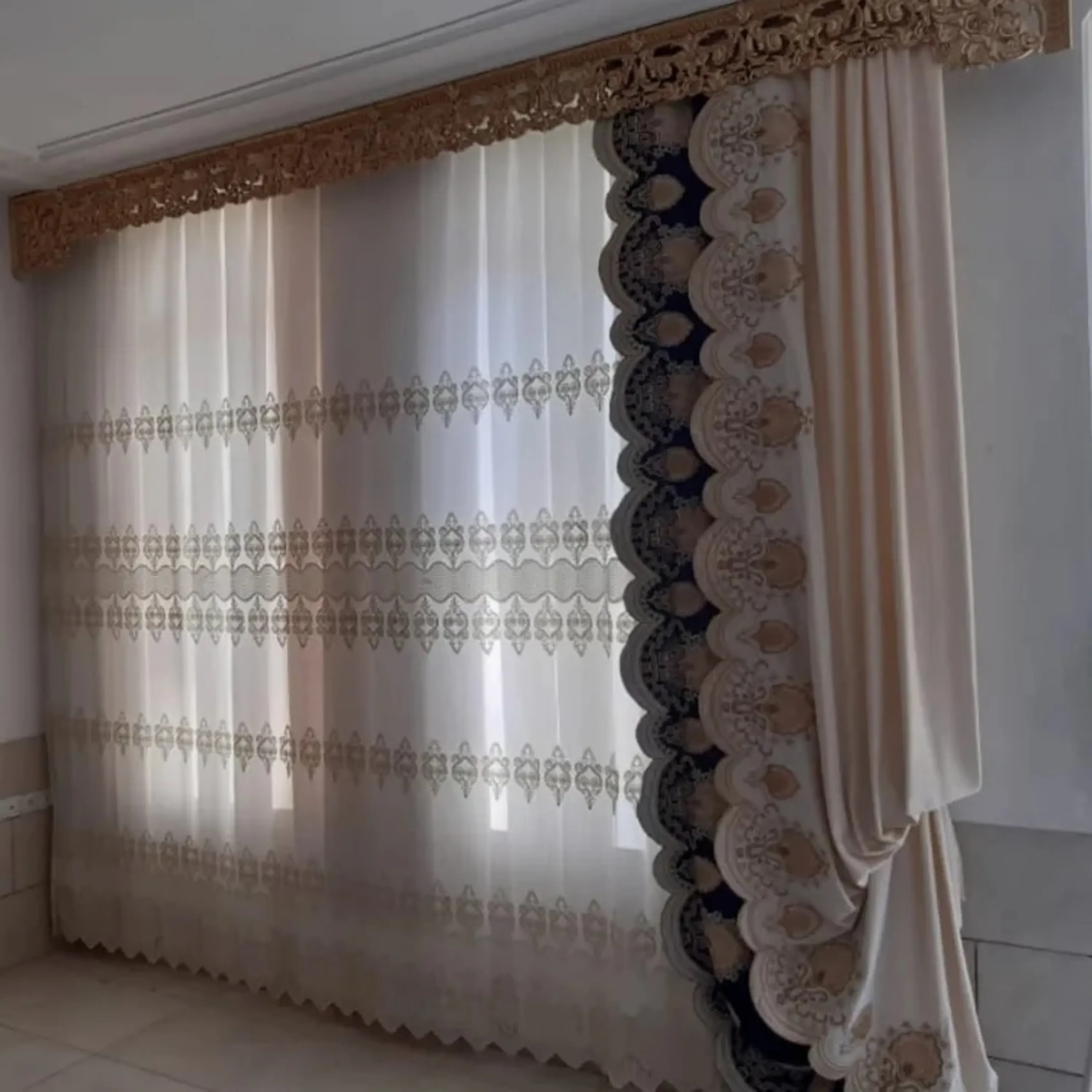 پرده سلطنتی برند ملکه مدل 2214